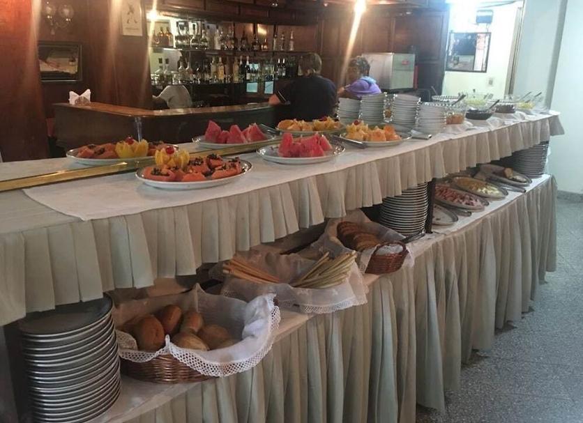 Buffet Photo