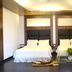 Jamindars Palace, Puri: twin beds in a hotel room with bedside lamps and a glass table
