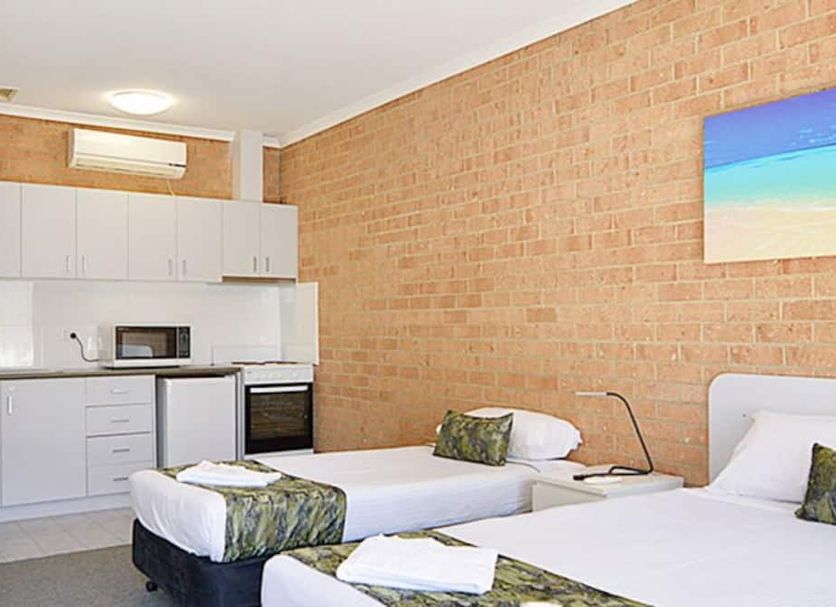 Cranbourne Motor Inn room with kitchenette and two single beds in Cranbourne