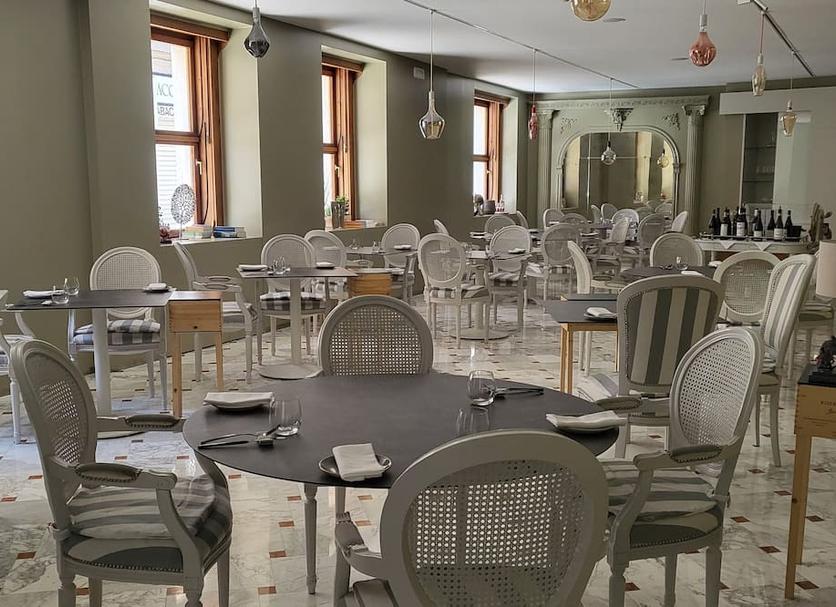 Restaurant Photo