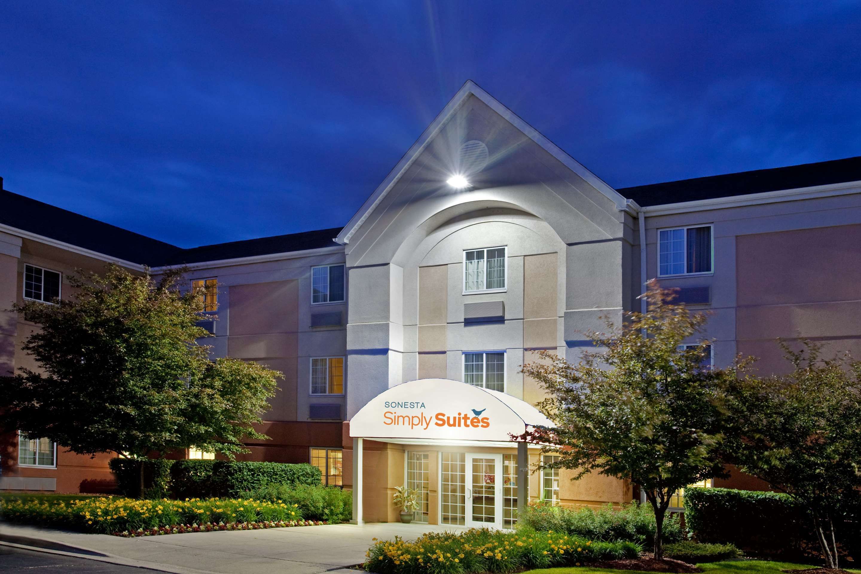 Sonesta Simply Suites Chicago Waukegan from $6. Waukegan Hotel Deals &  Reviews - KAYAK