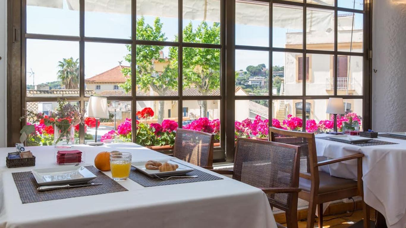 Hostal de la Plaça - Hotel Boutique
