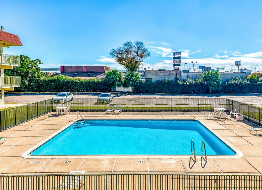OYO Hotel Houston Southwest I-69 in Houston: outdoor pool with city skyline view