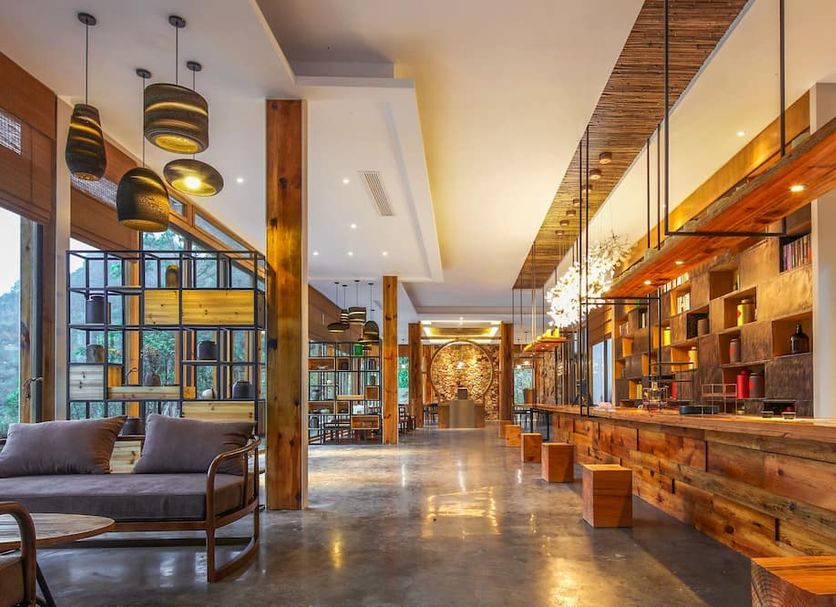 Pandora Vista Retreat, Zhangjiajie: modern hotel lobby with wood accents, bar seating and high ceilings