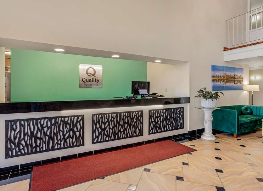 Front desk Photo
