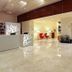 Hotel Opus Grand Toluca Aeropuerto lobby with front desk, red lounge chairs and elevator in Toluca