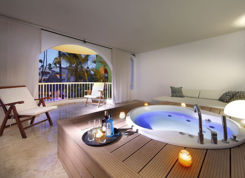 TRS Turquesa by Palladium, Punta Cana: suite with private whirlpool tub and balcony view