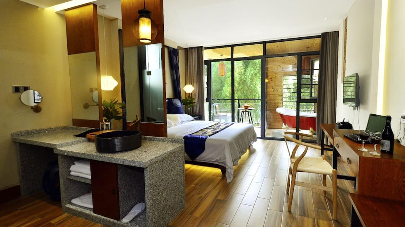 Ctn Liriver Boutique Hotel