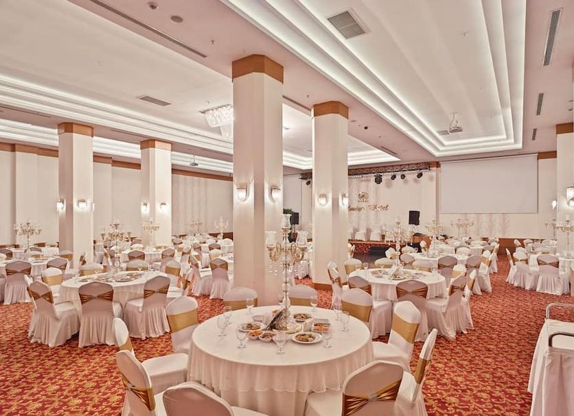 Banquet hall Photo
