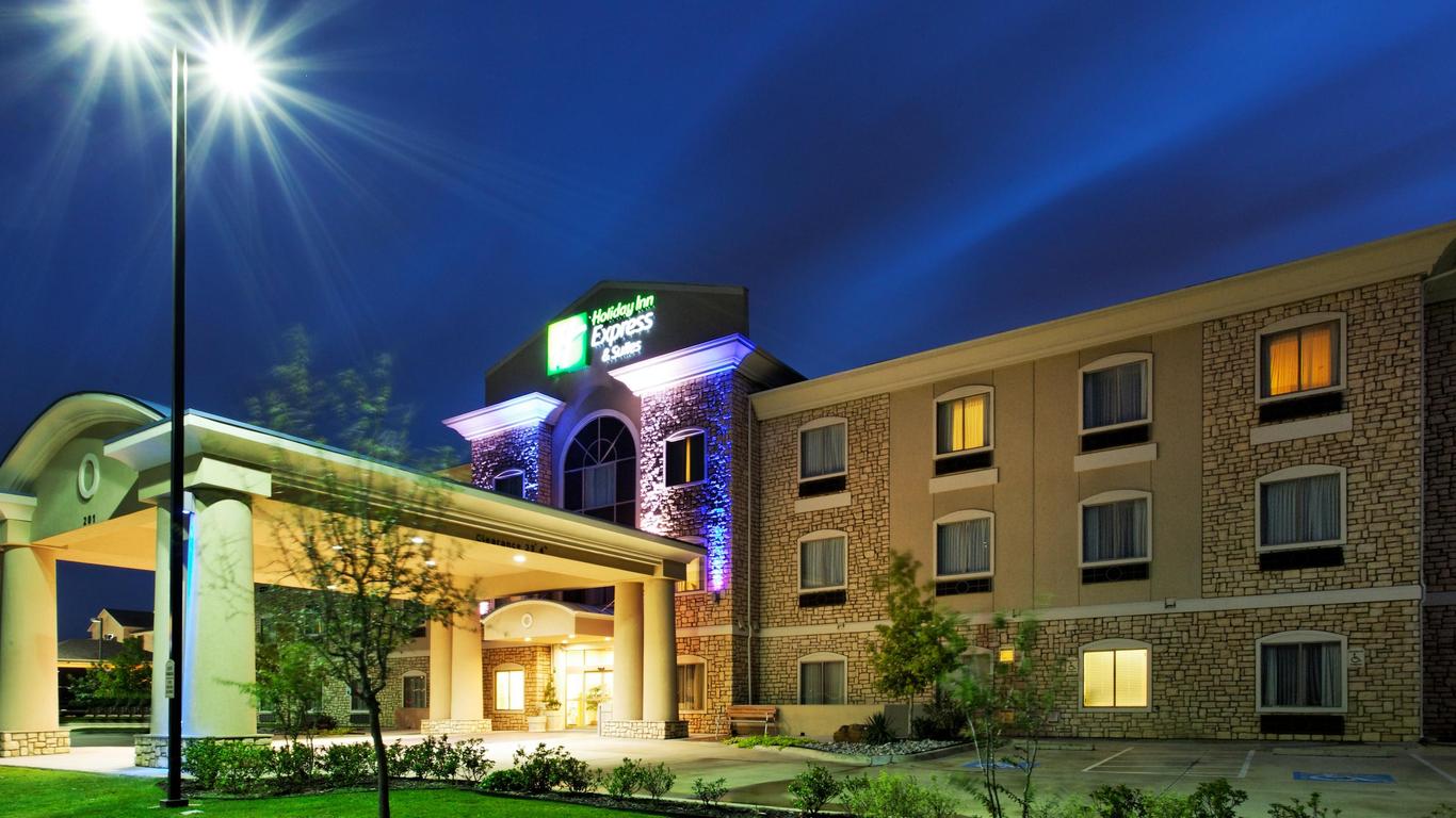 Holiday Inn Express & Suites Mansfield