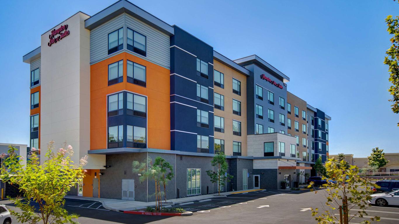 Hampton Inn & Suites Ontario Rancho Cucamonga