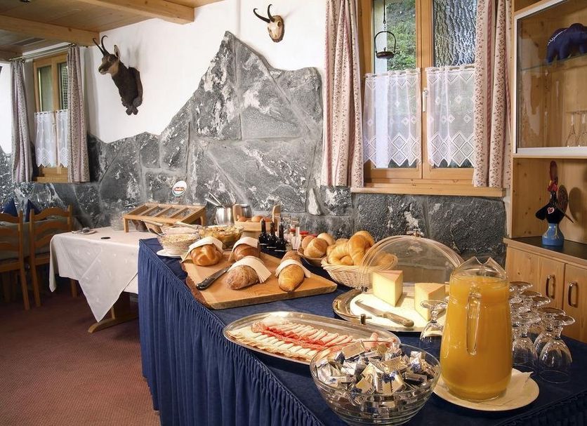 Buffet Photo