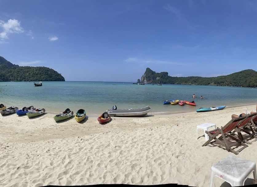 Twin Palms Hostel Phi Phi in Ko Phi Phi beachfront view with kayaks, lounge chairs and clear bay