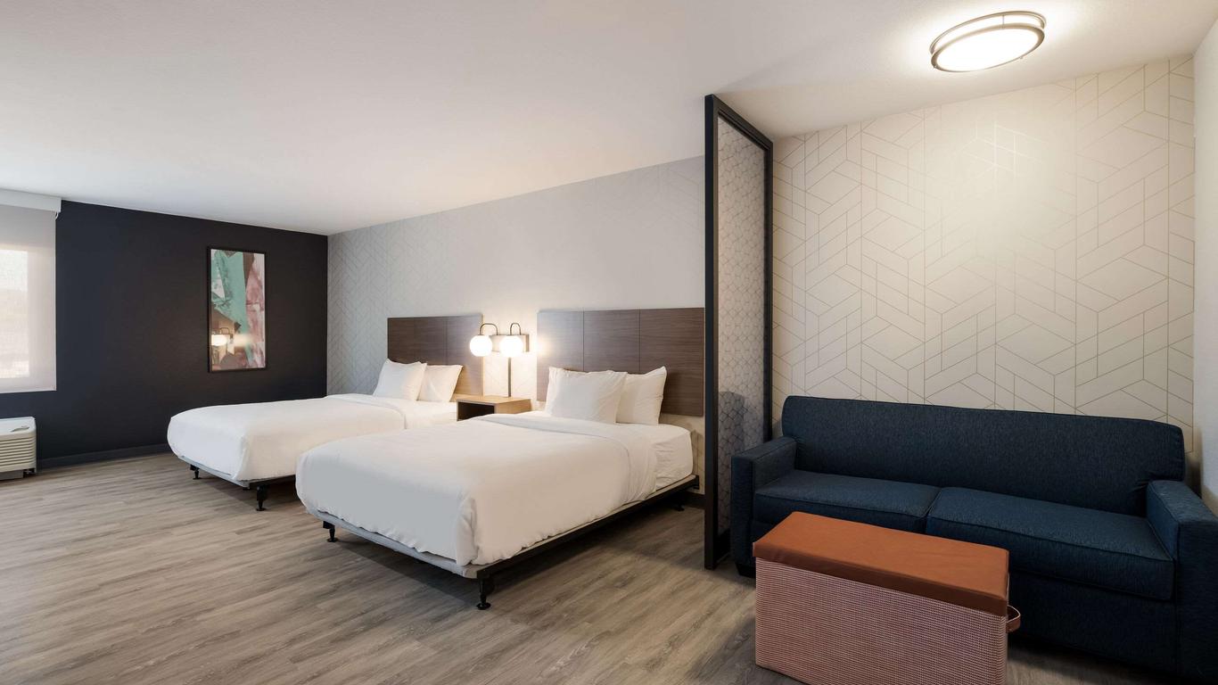 Everhome Suites Corona
