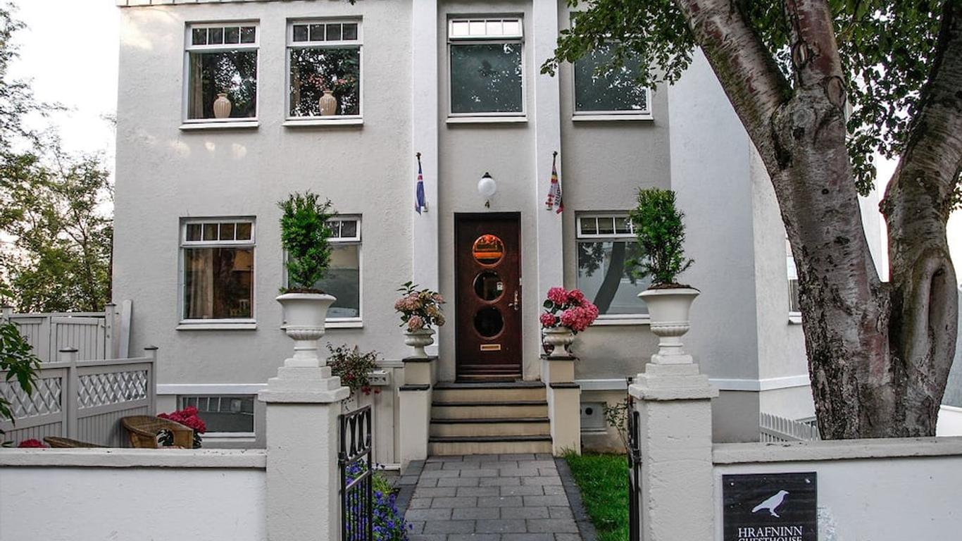 Hrafninn Guesthouse