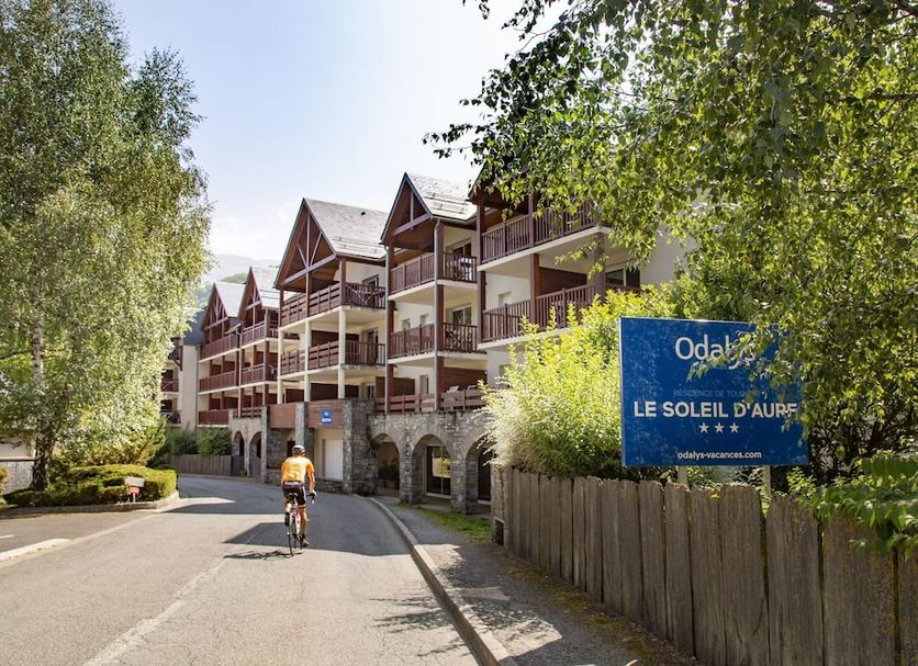 Résidence Odalys Soleil d'Aure in Saint-Lary-Soulan, chalet-style hotel with balcony-lined facade