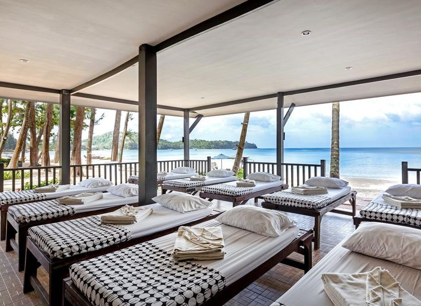 Sunwing Bangtao Beach in Choeng Thale: beachfront massage beds overlooking the ocean
