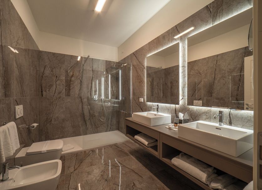 Palazzo San Lorenzo in Colle di Val d'Elsa bathroom with double sink, bathtub and walk-in shower