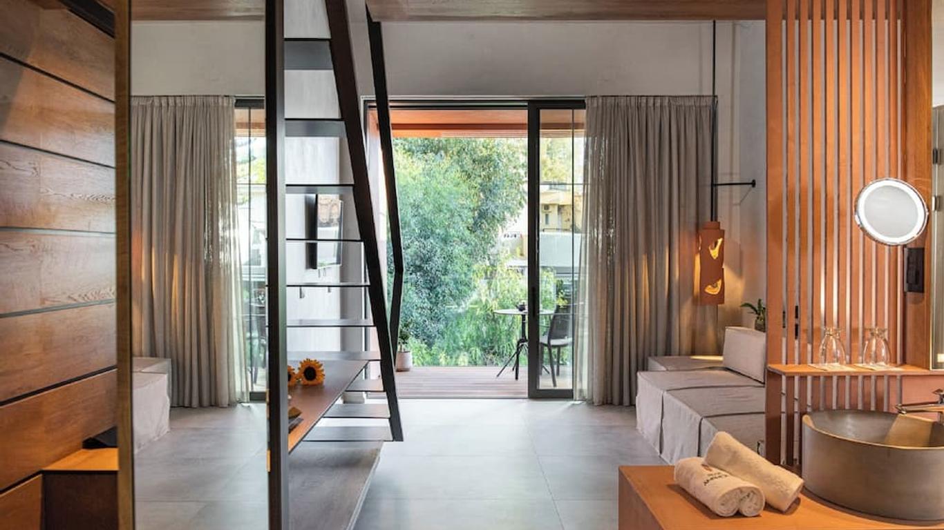 Pilot Amphora Boutique Hotel