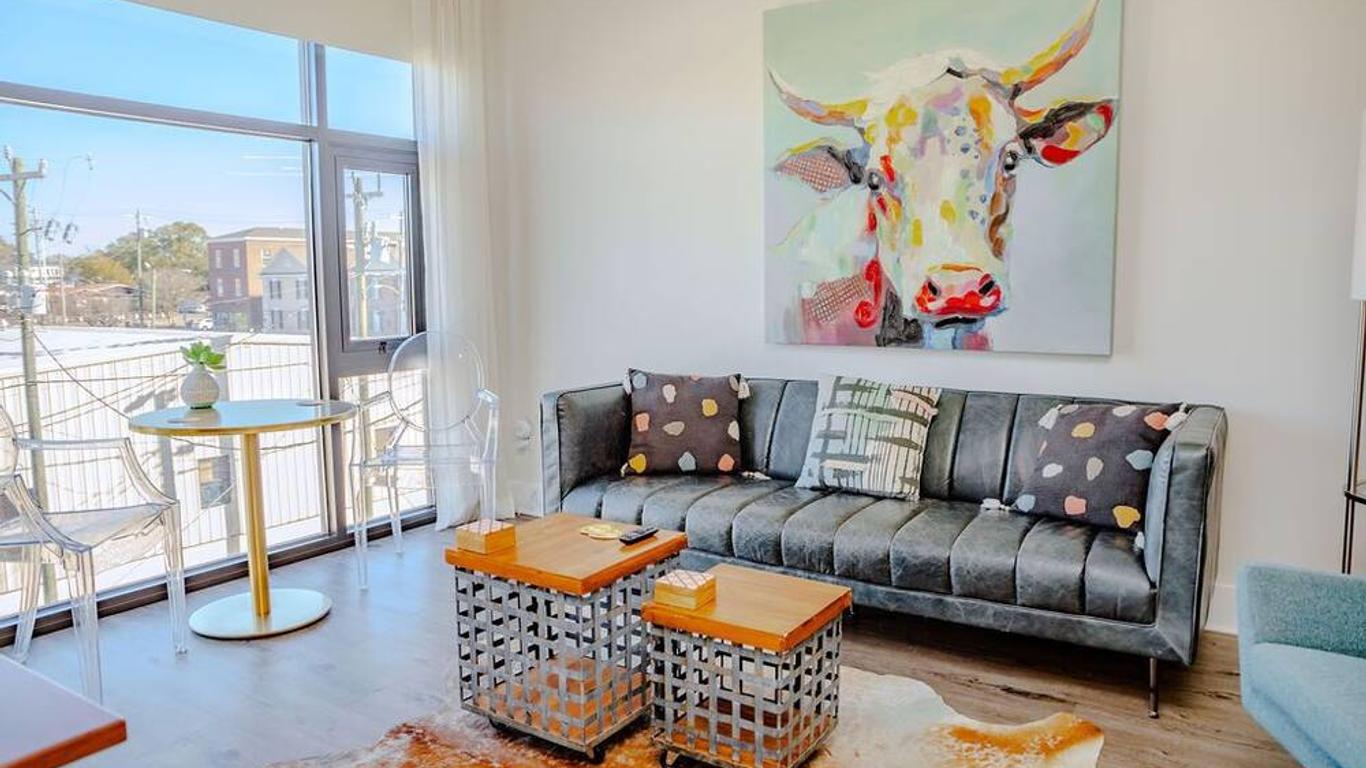 The Hive 301 King Suite