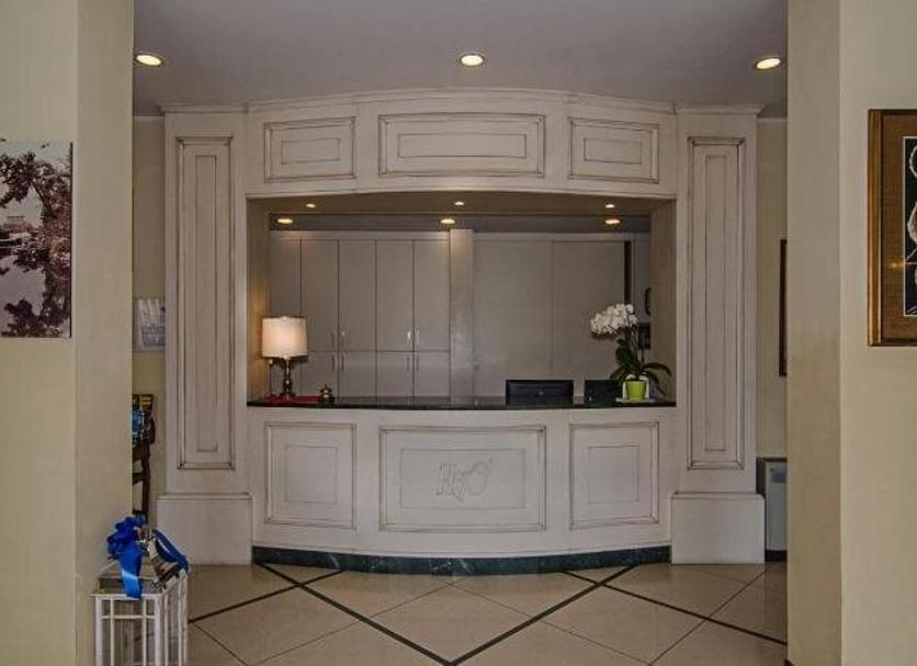 Front desk Photo