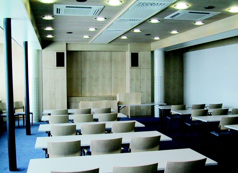 JUFA Hotel Wangen im Allgäu meeting room with rows of tables and chairs