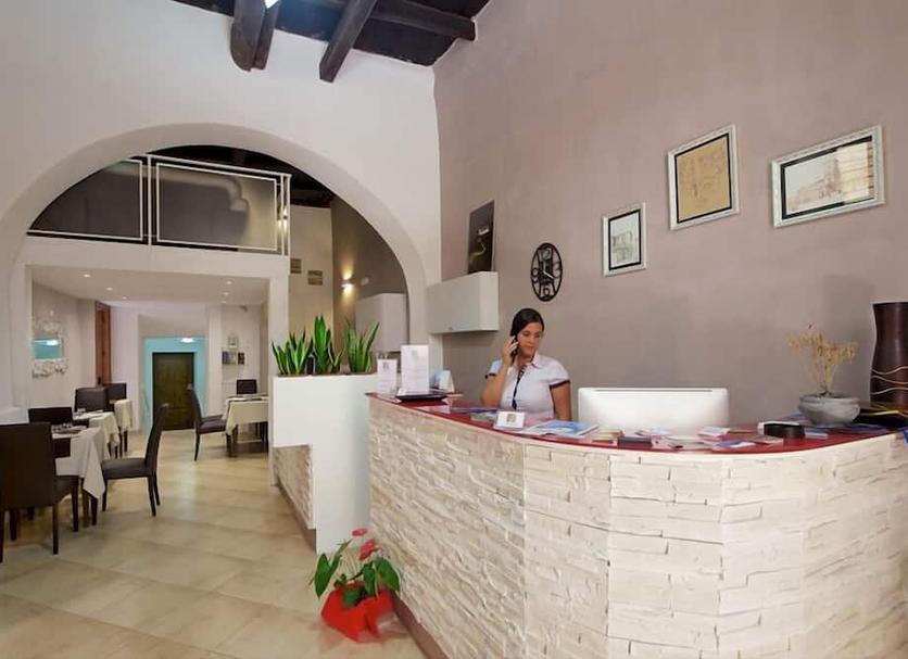 Front desk Photo
