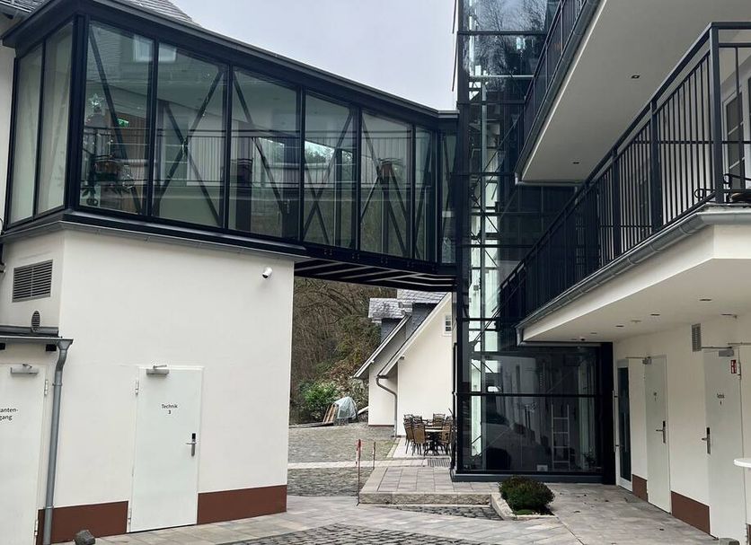 Landgasthof zur Burg Grenzau in Hohr Grenzhausen, exterior courtyard with glass walkway and balconies