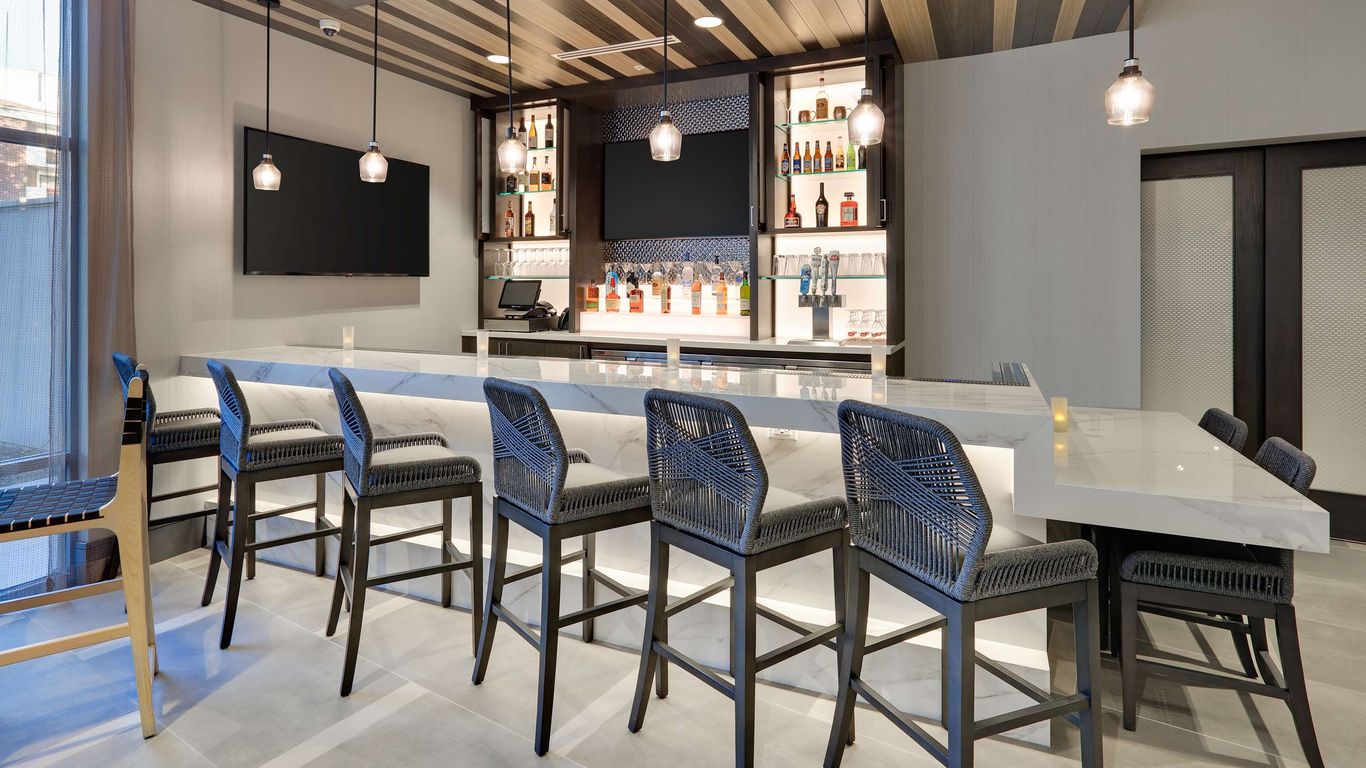 Hampton Inn Irvine Spectrum Lake Forest from 119. Lake Forest Hotel