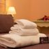 Sichelgaita Apartment in Salerno: folded towels on a bed with a bedside lamp
