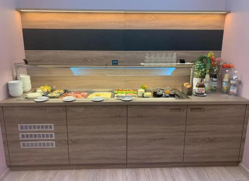 Buffet Photo