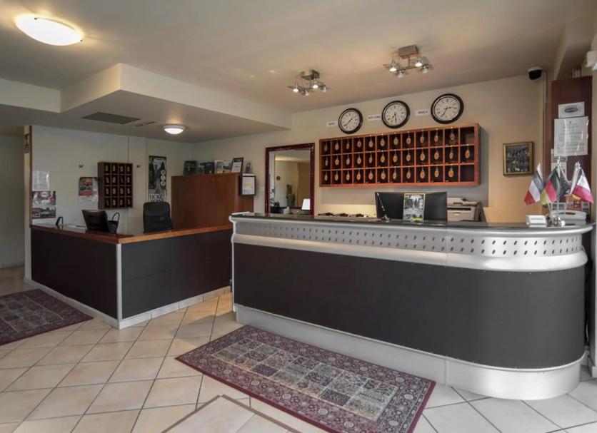 Front desk Photo