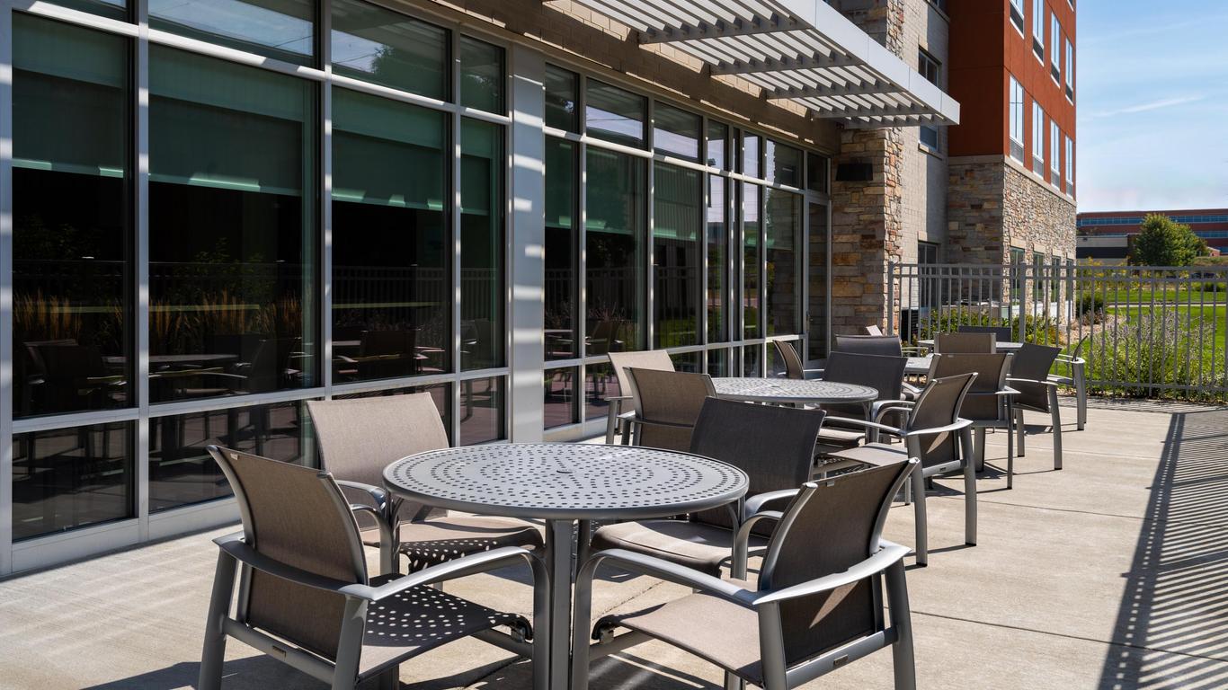 Holiday Inn Express & Suites Madison West - Middleton