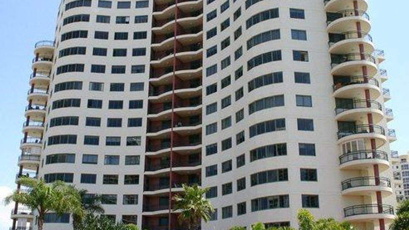 The Meriton Apartments on Main Beach from 111. Main Beach Hotel Deals & Reviews KAYAK