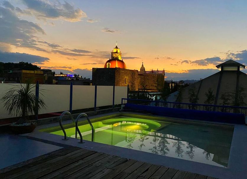 Estrella de Belem B&B and Spa rooftop pool at sunset in Puebla City with city views