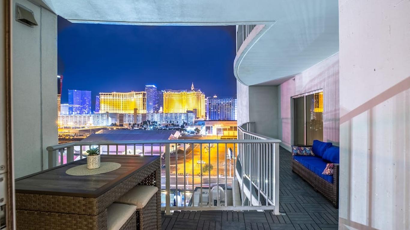 2100 Sqft Penthouse Suite W/ Strip Views! Pool Gym