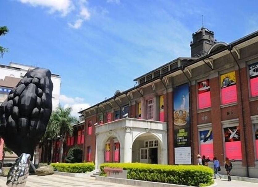 CityInn Hotel Taipei Station Branch II in Taipei City, exterior with colorful windows and a large sculpture