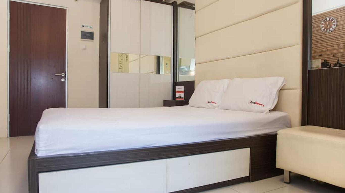 RedDoorz Apartment @ Manyar Street