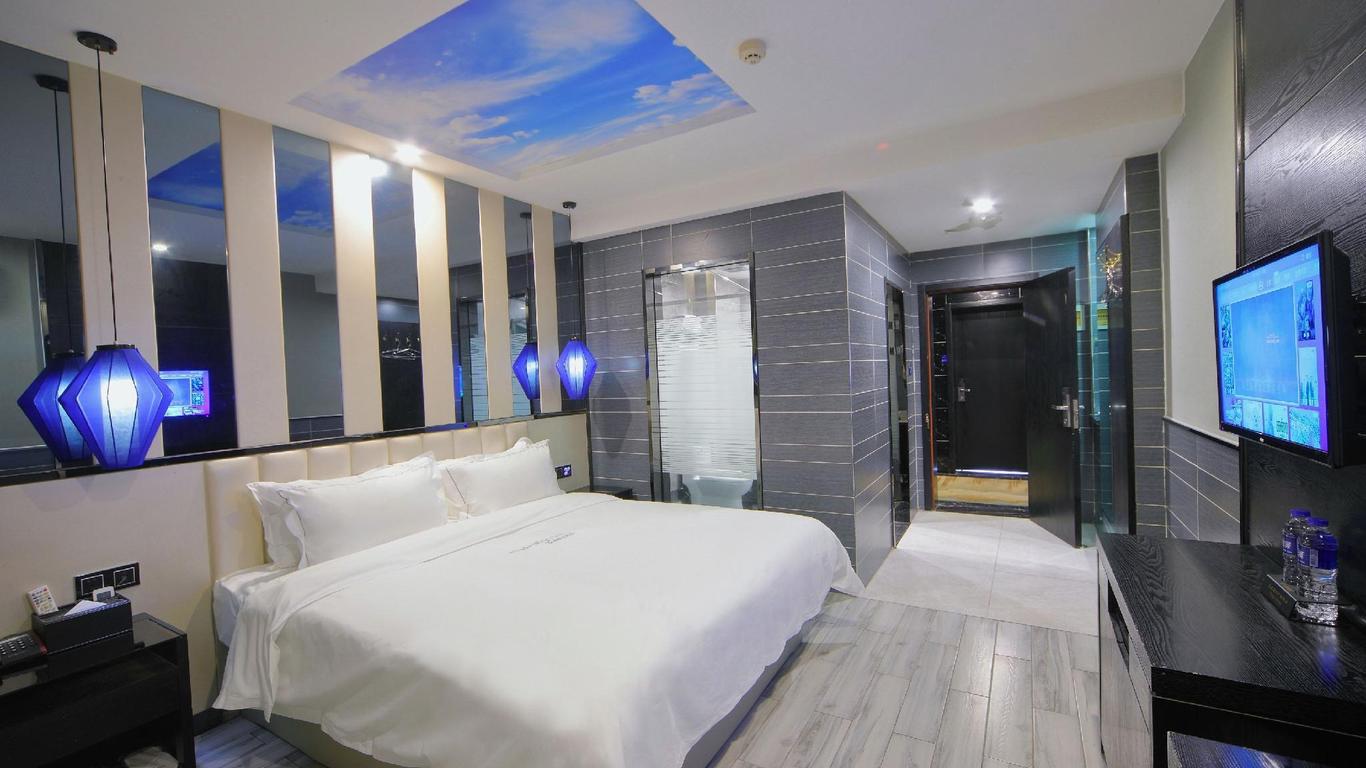 Qingmu Hotel (Zhangjiagang Jinfeng Town Xintiandi)