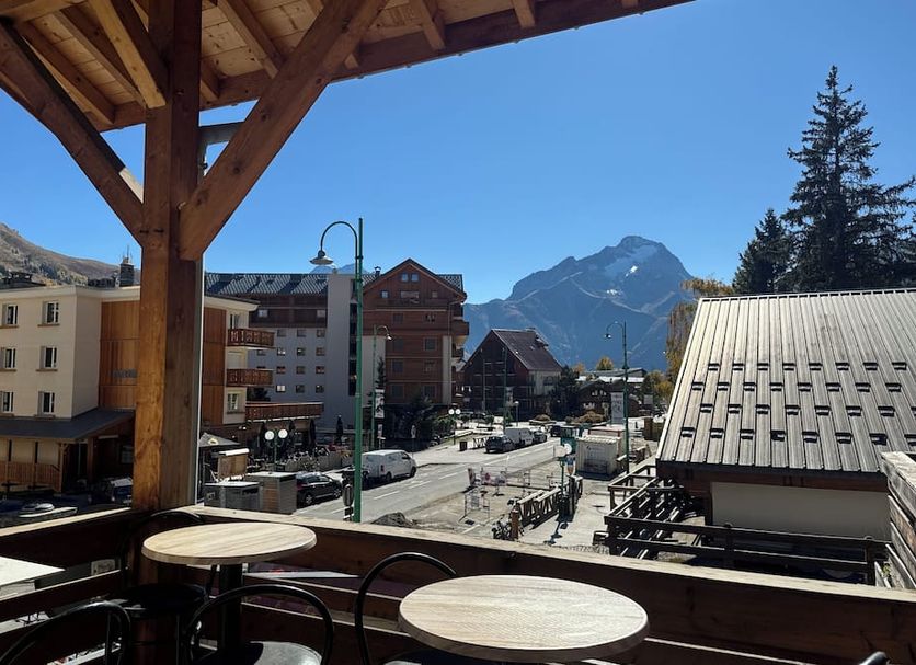 Le Cairn in Les Deux-Alpes with balcony view of village street and alpine mountains