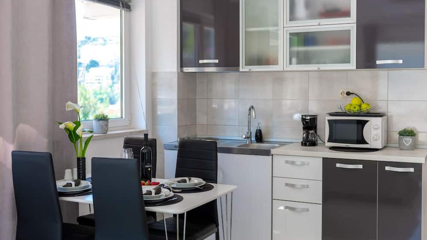Studio Apartment & Room Ten - Free Parking