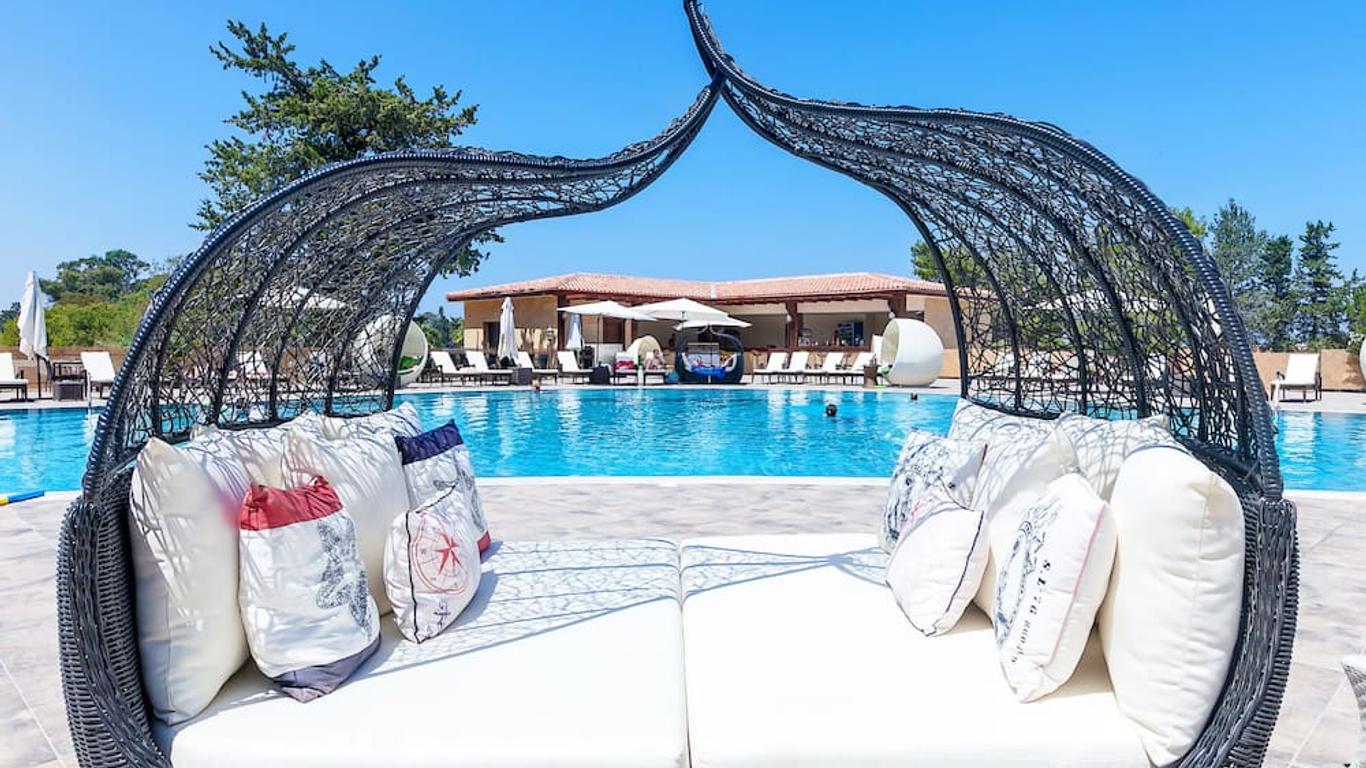 Le Chateau Lambousa Hotel