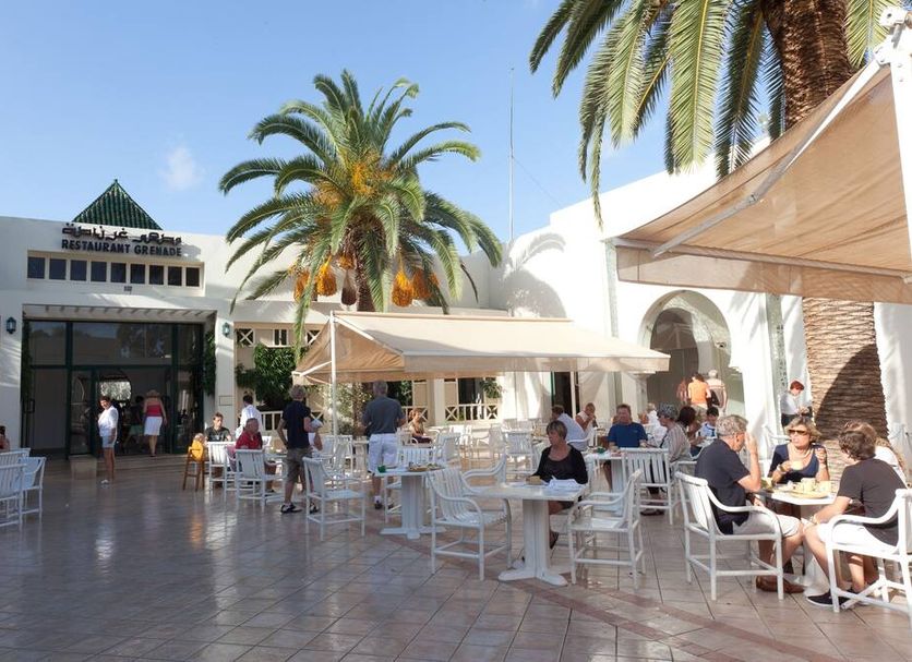 Seabel Alhambra Beach Golf & Spa in Port El-Kantaoui courtyard dining area with palm trees and guests