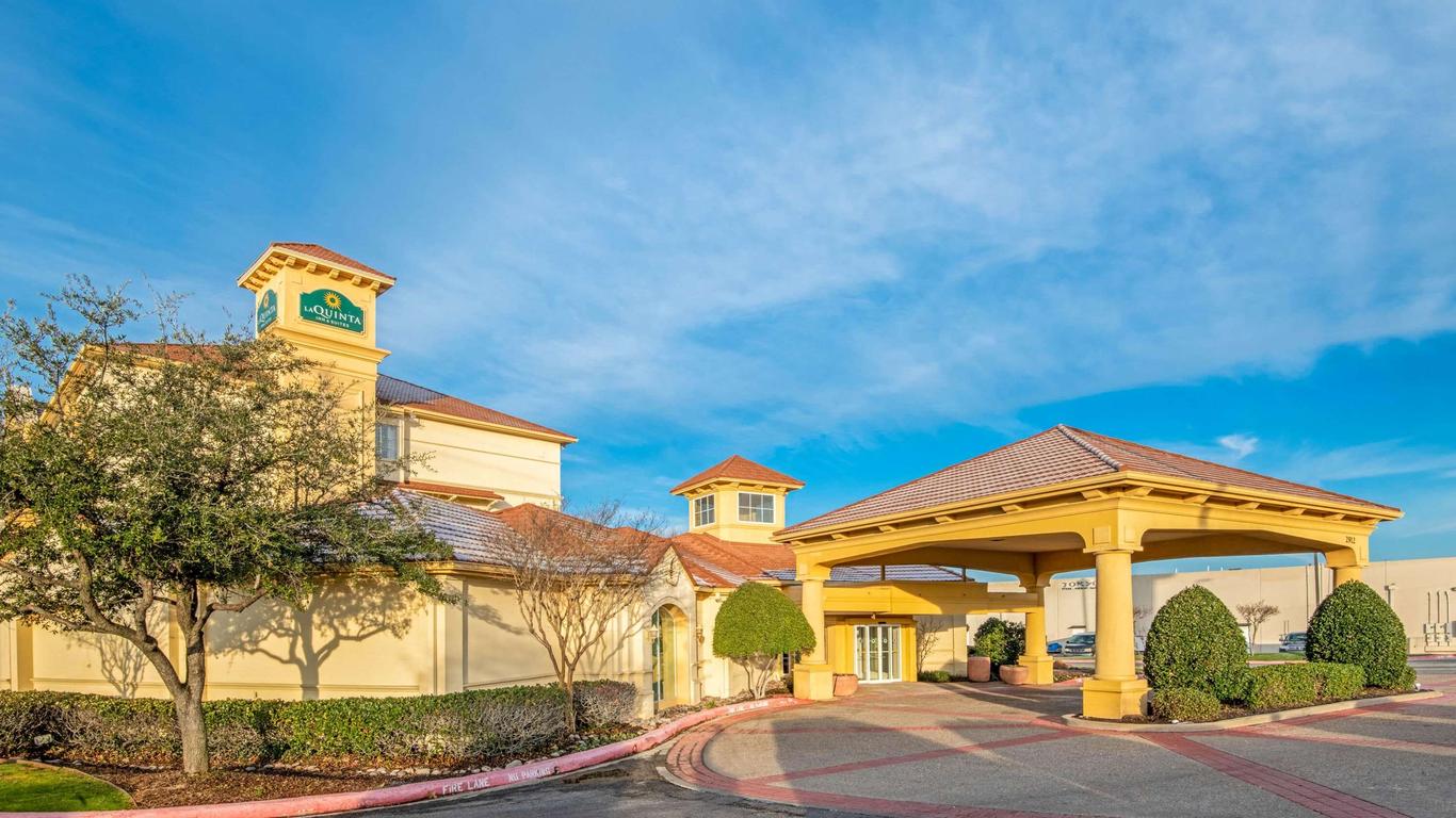 La Quinta Inn & Suites by Wyndham Sherman