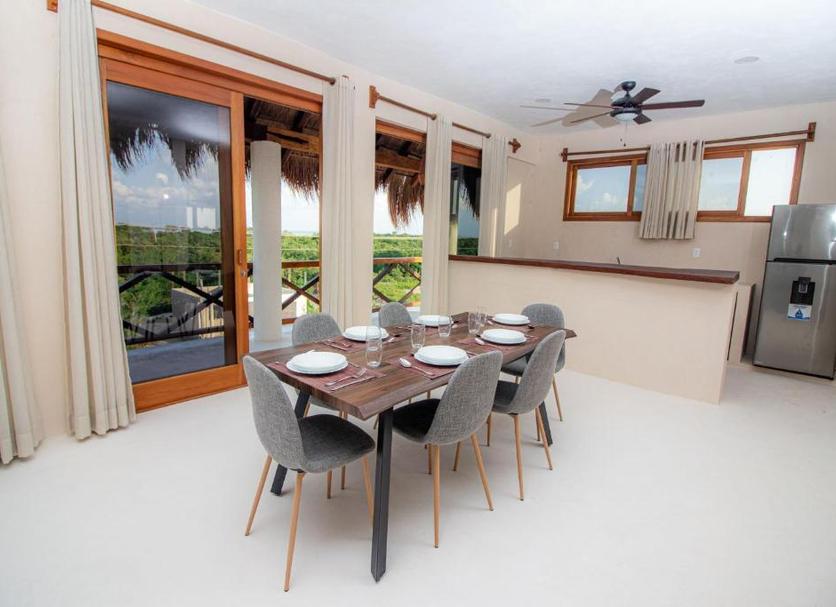 Dining room Photo