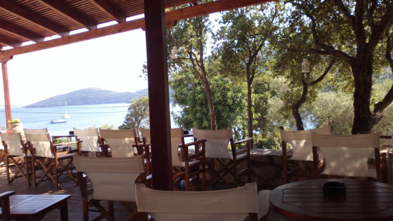 Mikros Gialos Apartments