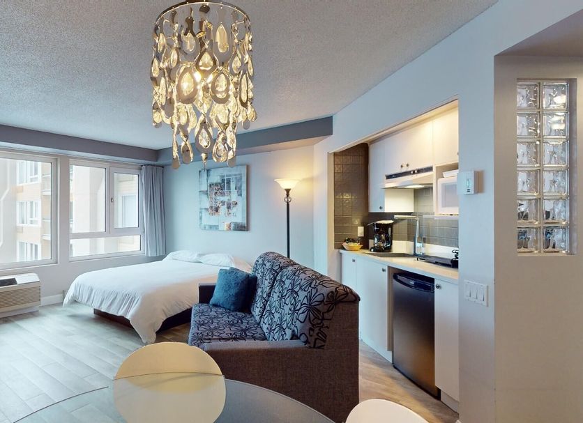 Hébergement Mont-Ste-Anne Condos in Beaupre, modern studio with bed, sofa, kitchenette and city view
