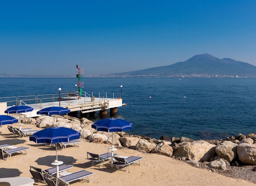 Towers Hotel Stabiae Sorrento Coast in Castellammare di Stabia, beach loungers and sea view