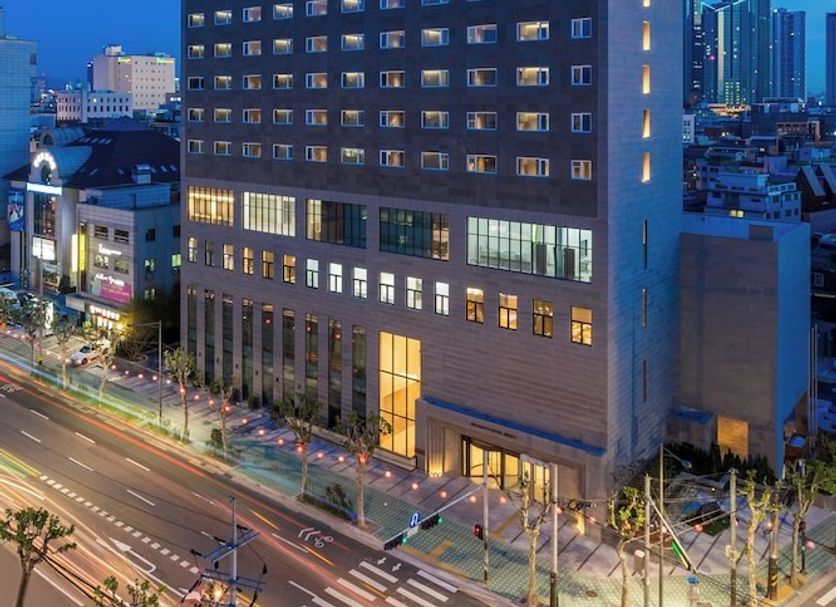 Amanti Hotel Seoul Hongdae exterior at dusk in Seoul with lit windows and city skyline