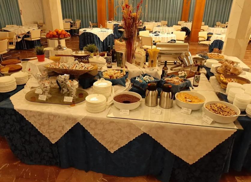 Buffet Photo
